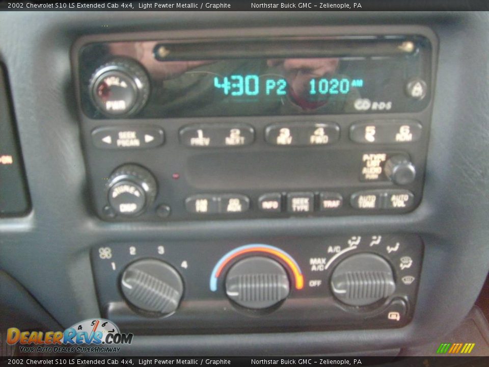 2002 Chevrolet S10 LS Extended Cab 4x4 Light Pewter Metallic / Graphite Photo #19