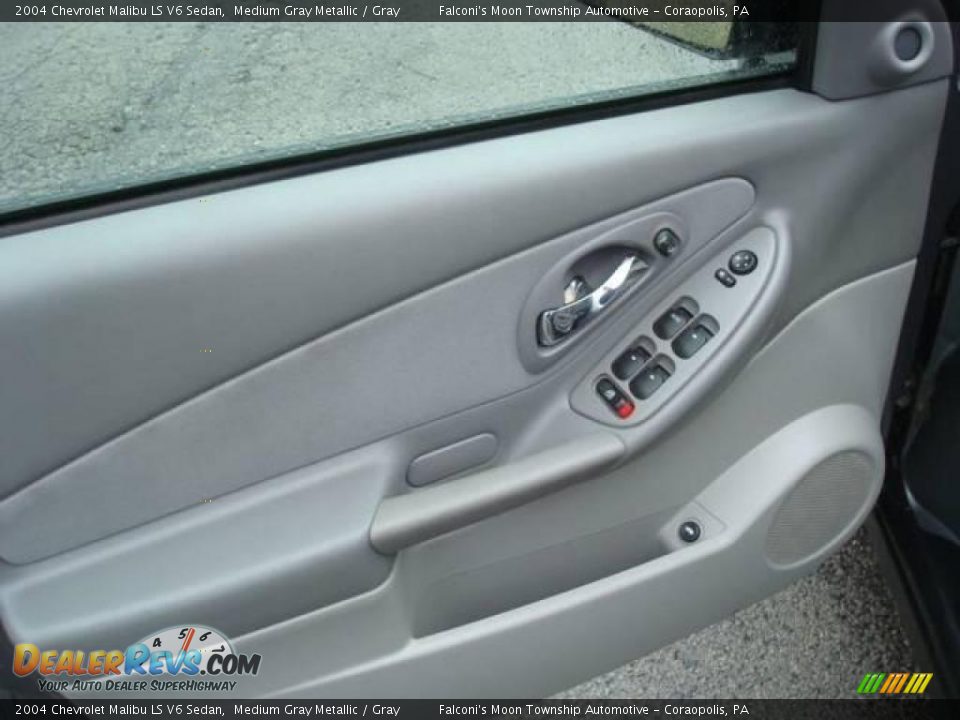 2004 Chevrolet Malibu LS V6 Sedan Medium Gray Metallic / Gray Photo #11