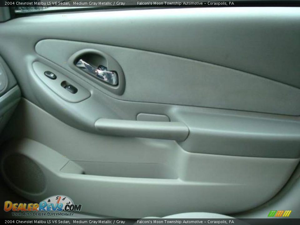 2004 Chevrolet Malibu LS V6 Sedan Medium Gray Metallic / Gray Photo #12