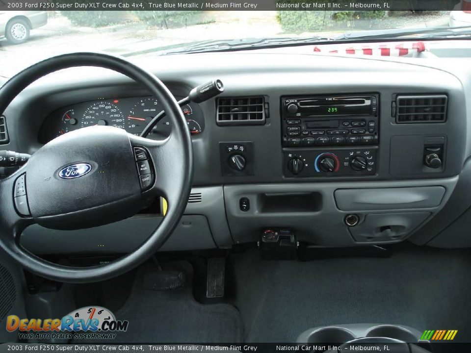 2003 Ford F250 Super Duty XLT Crew Cab 4x4 True Blue Metallic / Medium Flint Grey Photo #10