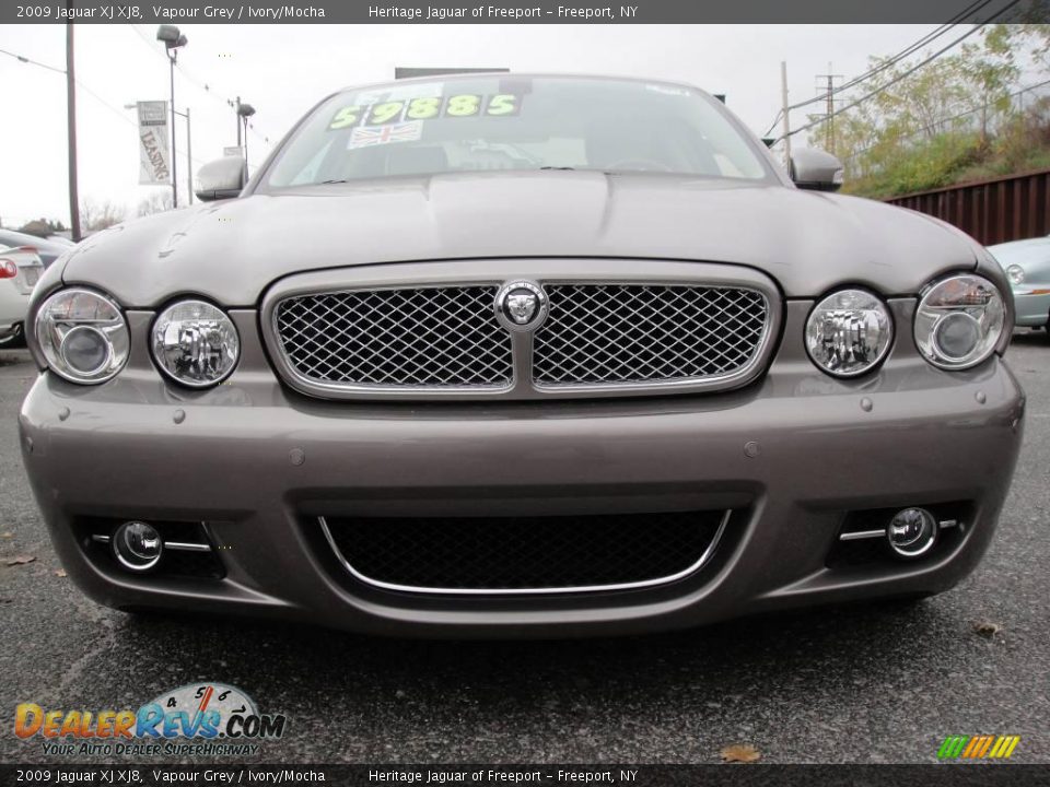 2009 Jaguar XJ XJ8 Vapour Grey / Ivory/Mocha Photo #2