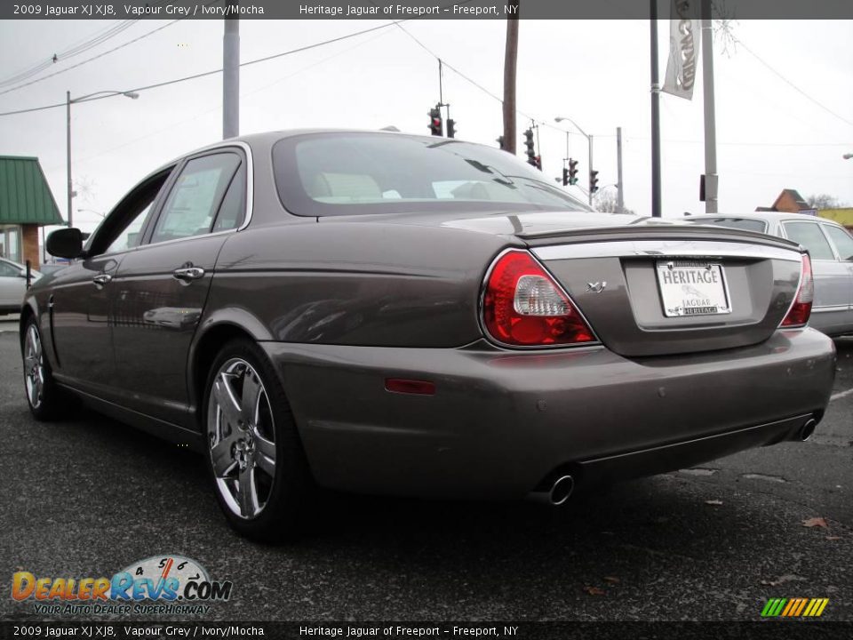 2009 Jaguar XJ XJ8 Vapour Grey / Ivory/Mocha Photo #4