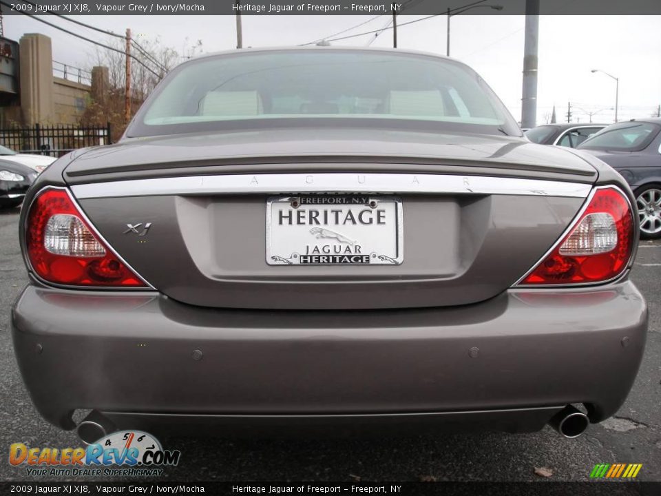 2009 Jaguar XJ XJ8 Vapour Grey / Ivory/Mocha Photo #5
