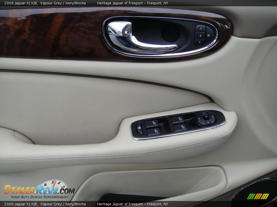 2009 Jaguar XJ XJ8 Vapour Grey / Ivory/Mocha Photo #11