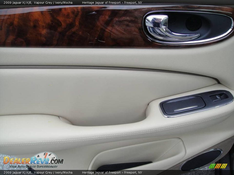 2009 Jaguar XJ XJ8 Vapour Grey / Ivory/Mocha Photo #16