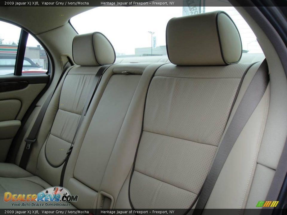 2009 Jaguar XJ XJ8 Vapour Grey / Ivory/Mocha Photo #17