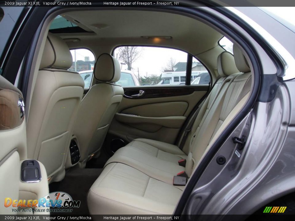2009 Jaguar XJ XJ8 Vapour Grey / Ivory/Mocha Photo #18