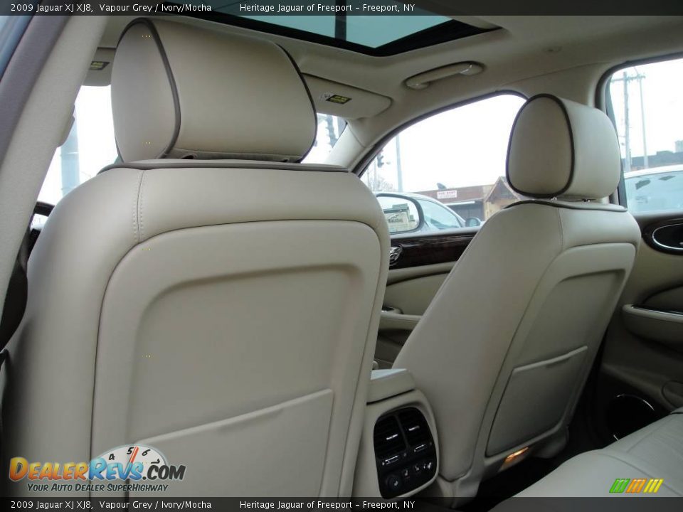 2009 Jaguar XJ XJ8 Vapour Grey / Ivory/Mocha Photo #19