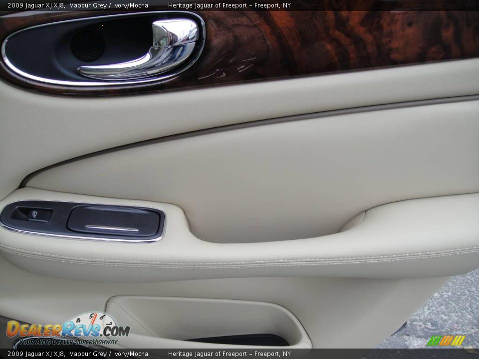 2009 Jaguar XJ XJ8 Vapour Grey / Ivory/Mocha Photo #21