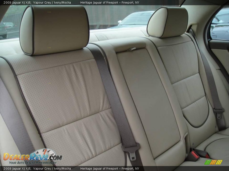 2009 Jaguar XJ XJ8 Vapour Grey / Ivory/Mocha Photo #22
