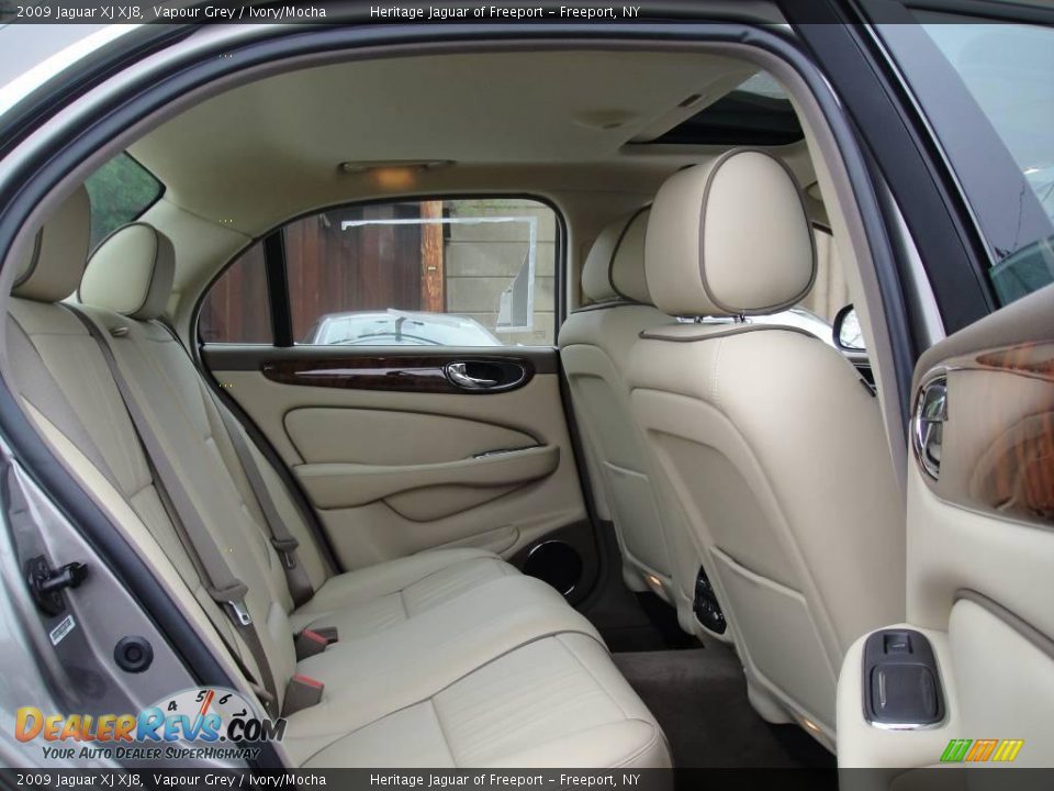 2009 Jaguar XJ XJ8 Vapour Grey / Ivory/Mocha Photo #23