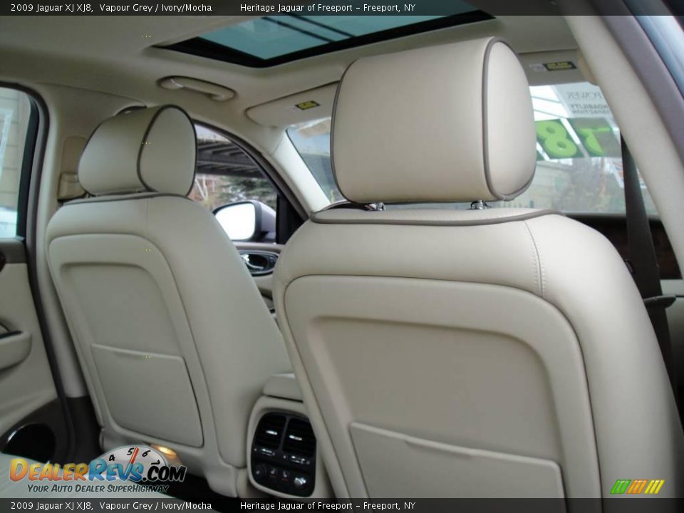 2009 Jaguar XJ XJ8 Vapour Grey / Ivory/Mocha Photo #24