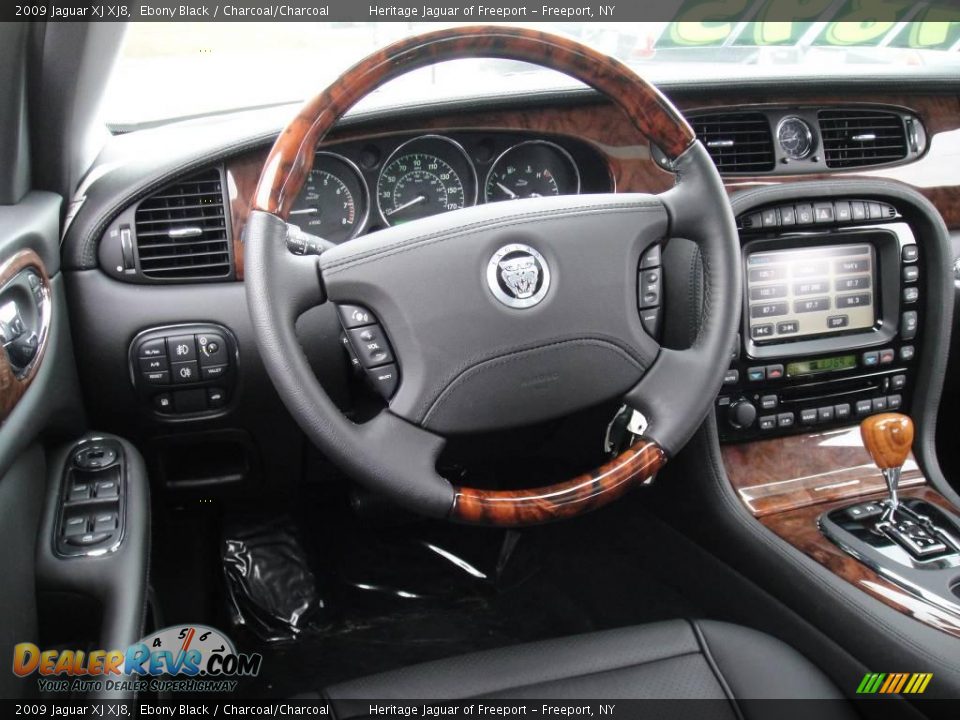 2009 Jaguar XJ XJ8 Ebony Black / Charcoal/Charcoal Photo #16