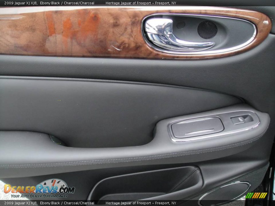 2009 Jaguar XJ XJ8 Ebony Black / Charcoal/Charcoal Photo #17