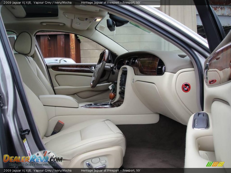 2009 Jaguar XJ XJ8 Vapour Grey / Ivory/Mocha Photo #27