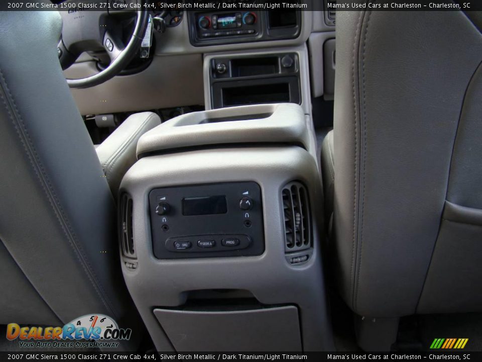 2007 GMC Sierra 1500 Classic Z71 Crew Cab 4x4 Silver Birch Metallic / Dark Titanium/Light Titanium Photo #17