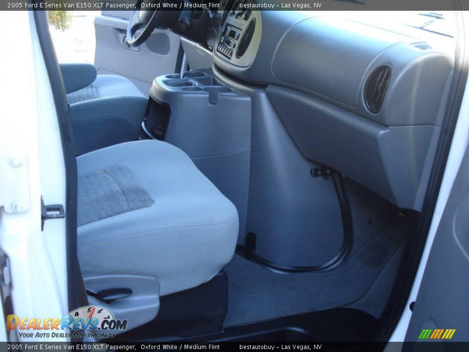 2005 Ford E Series Van E150 XLT Passenger Oxford White / Medium Flint Photo #6