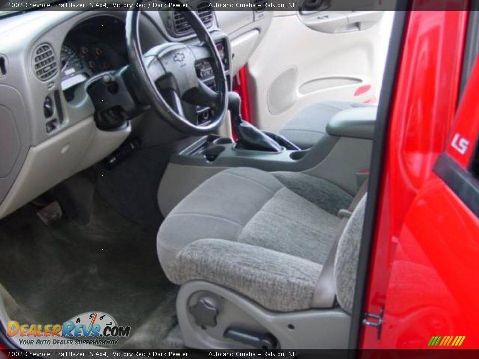 2002 Chevrolet TrailBlazer LS 4x4 Victory Red / Dark Pewter Photo #2