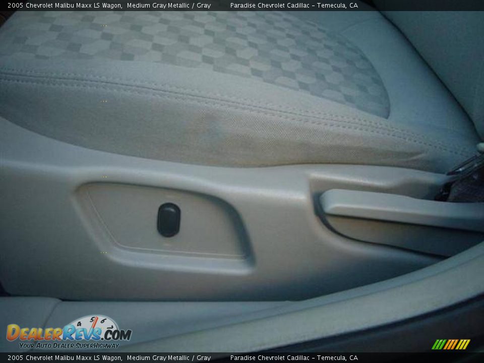 2005 Chevrolet Malibu Maxx LS Wagon Medium Gray Metallic / Gray Photo #17