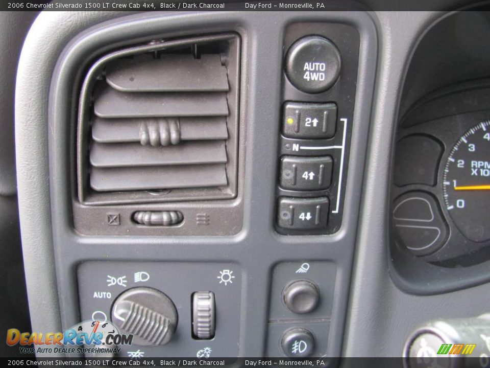 2006 Chevrolet Silverado 1500 LT Crew Cab 4x4 Black / Dark Charcoal Photo #12