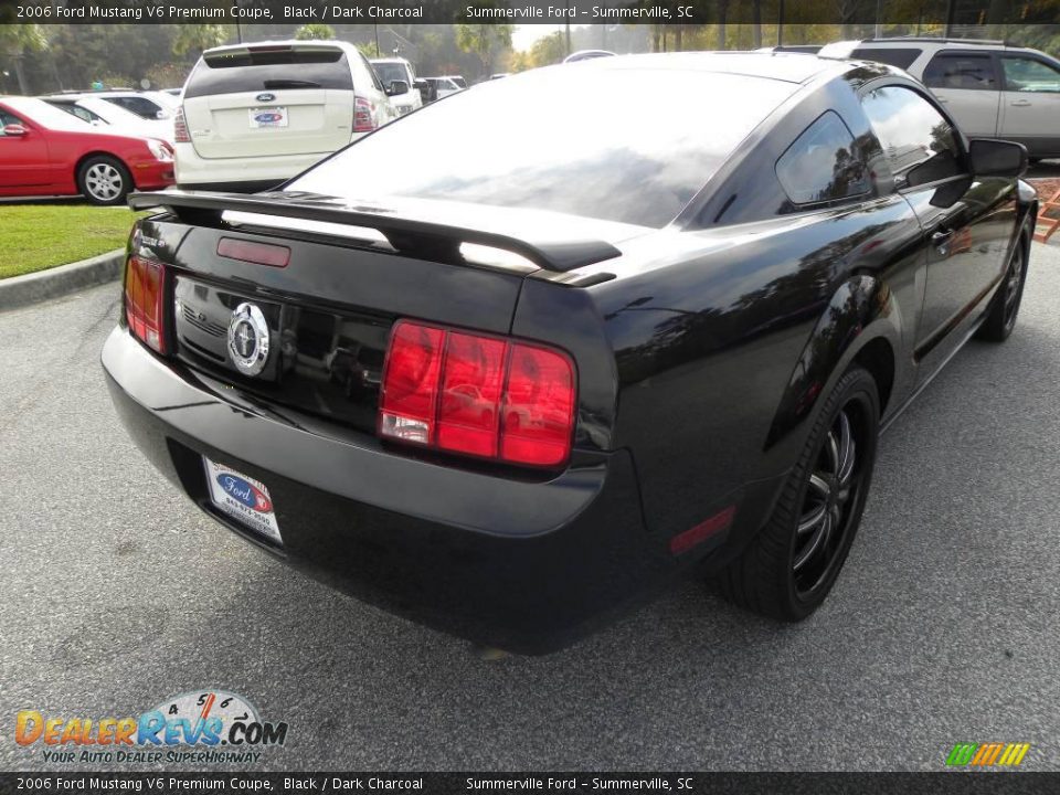 2006 Ford Mustang V6 Premium Coupe Black / Dark Charcoal Photo #11