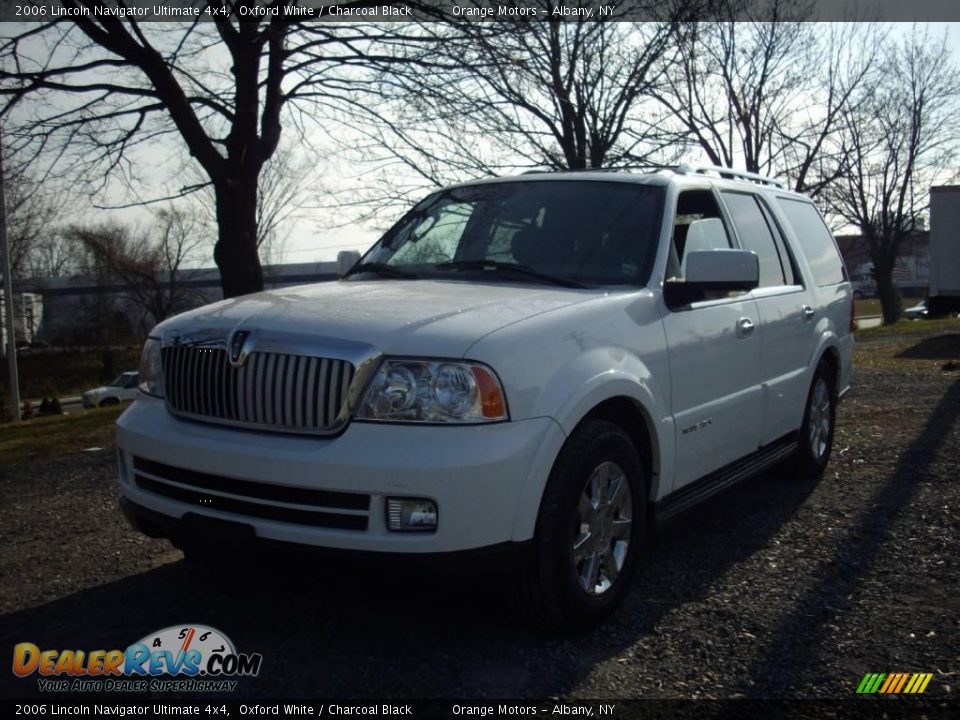 2006 Lincoln Navigator Ultimate 4x4 Oxford White / Charcoal Black Photo #2