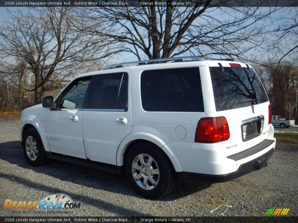 2006 Lincoln Navigator Ultimate 4x4 Oxford White / Charcoal Black Photo #3