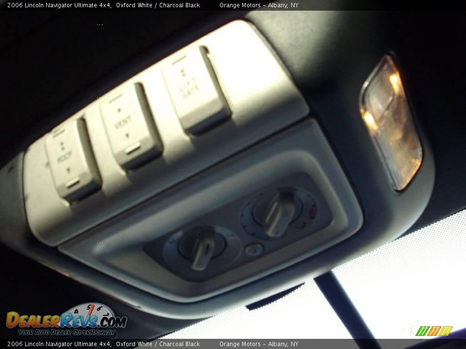 2006 Lincoln Navigator Ultimate 4x4 Oxford White / Charcoal Black Photo #9