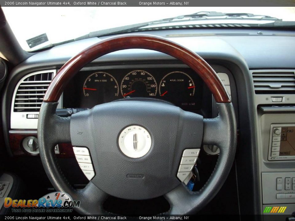 2006 Lincoln Navigator Ultimate 4x4 Oxford White / Charcoal Black Photo #11