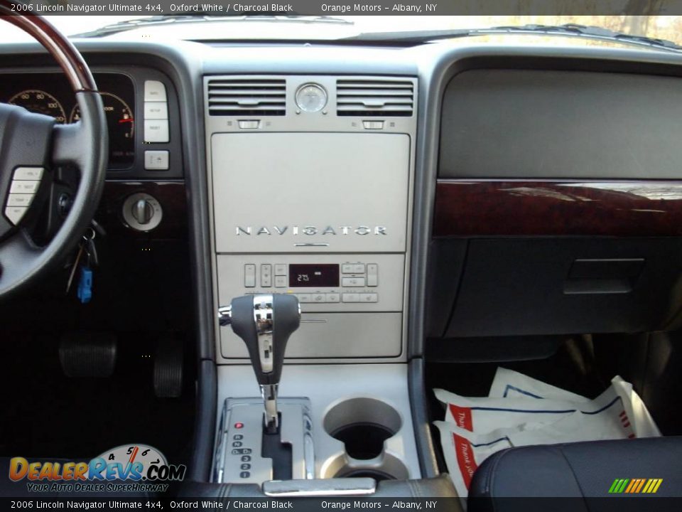 2006 Lincoln Navigator Ultimate 4x4 Oxford White / Charcoal Black Photo #14