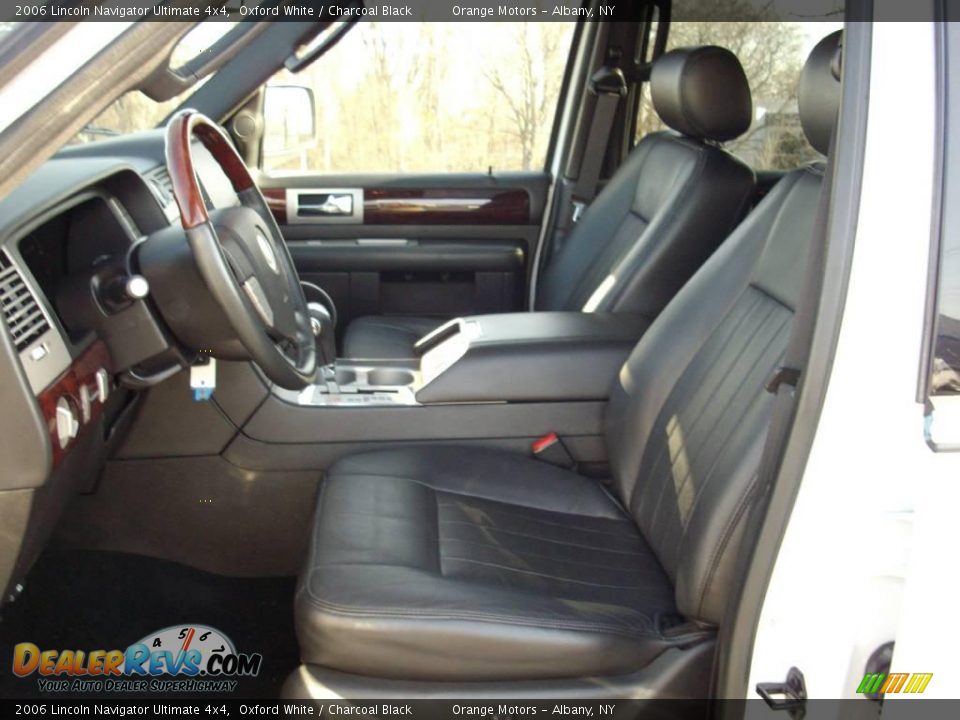 2006 Lincoln Navigator Ultimate 4x4 Oxford White / Charcoal Black Photo #15