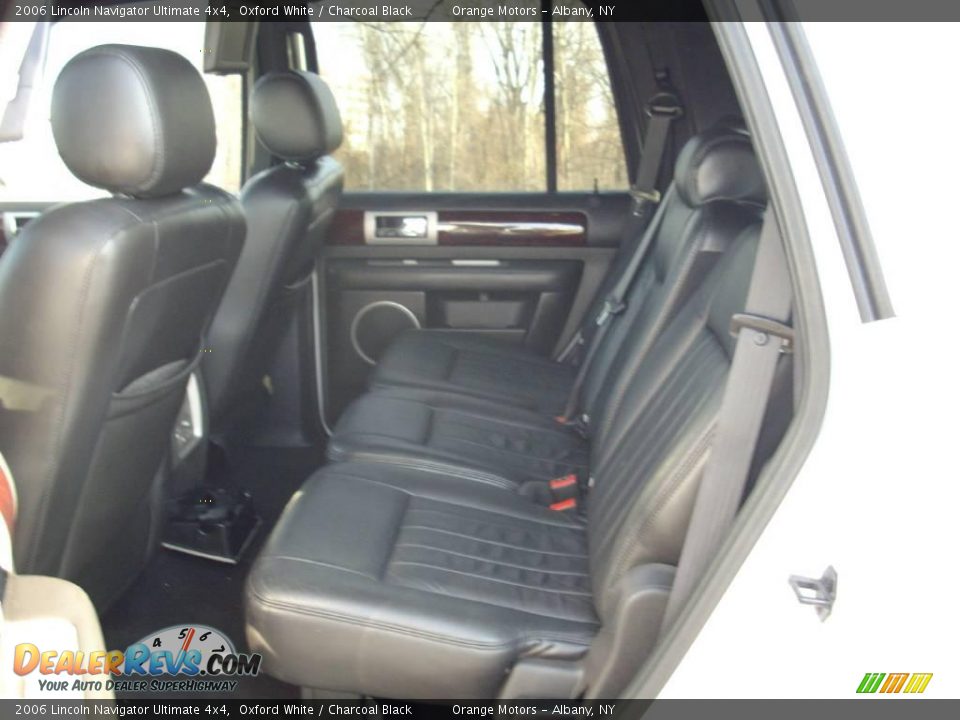 2006 Lincoln Navigator Ultimate 4x4 Oxford White / Charcoal Black Photo #25