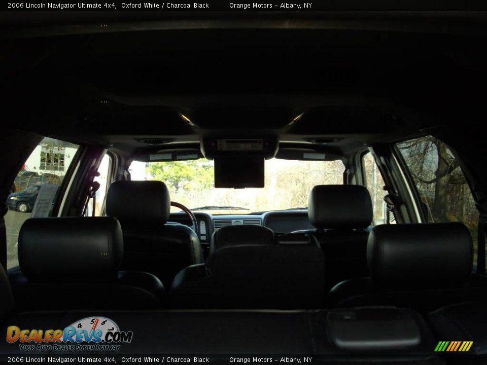 2006 Lincoln Navigator Ultimate 4x4 Oxford White / Charcoal Black Photo #28
