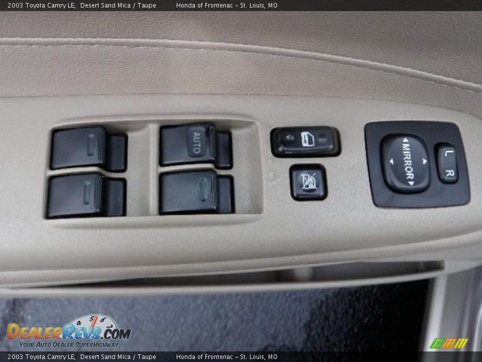 2003 Toyota Camry LE Desert Sand Mica / Taupe Photo #17