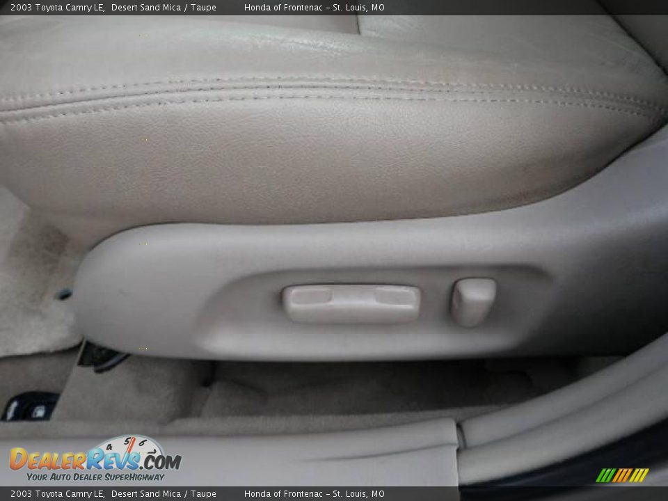 2003 Toyota Camry LE Desert Sand Mica / Taupe Photo #18