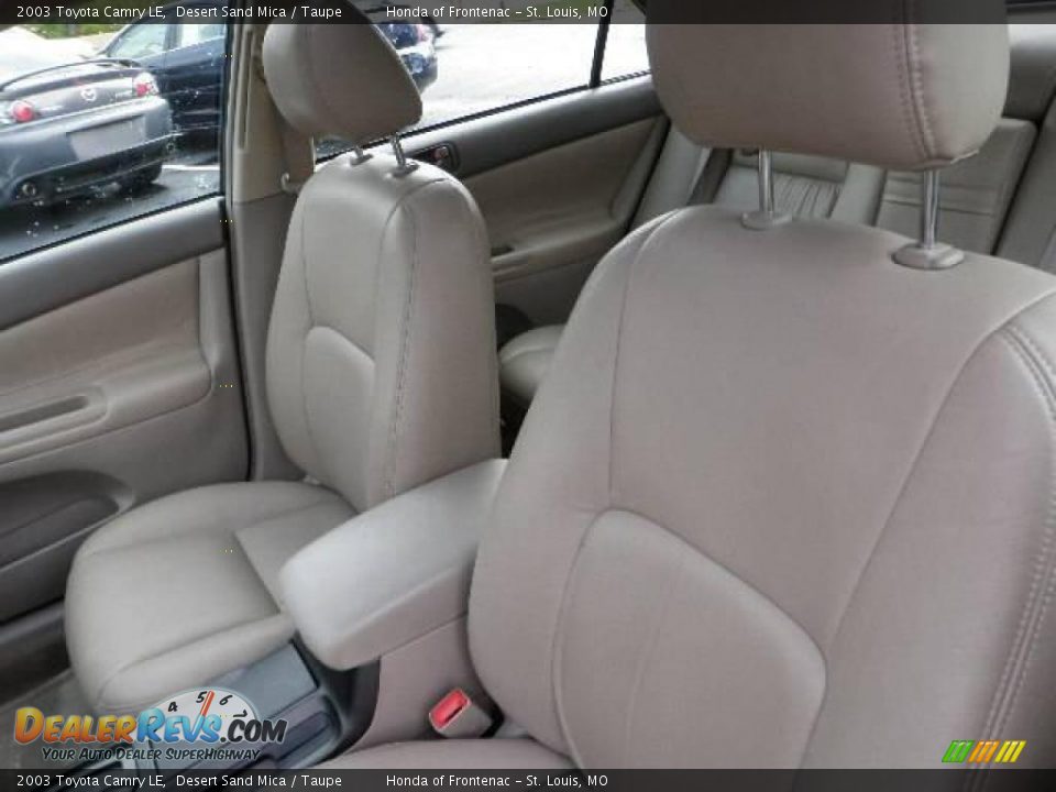 2003 Toyota Camry LE Desert Sand Mica / Taupe Photo #19