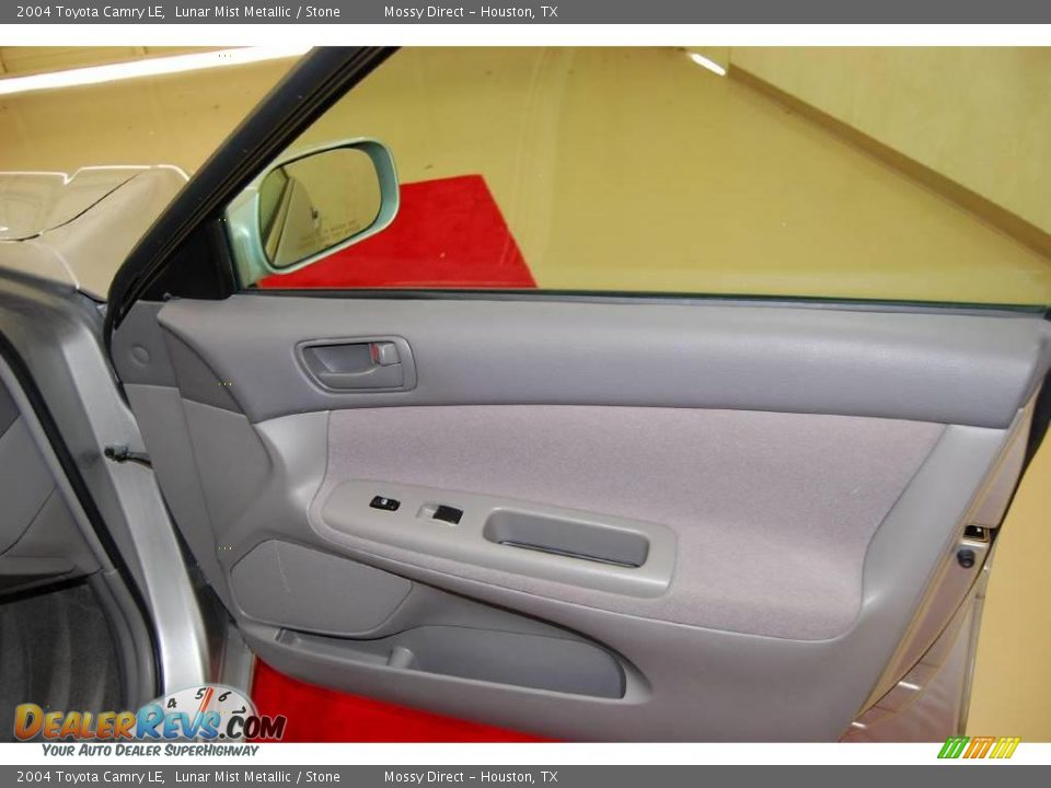 2004 Toyota Camry LE Lunar Mist Metallic / Stone Photo #17