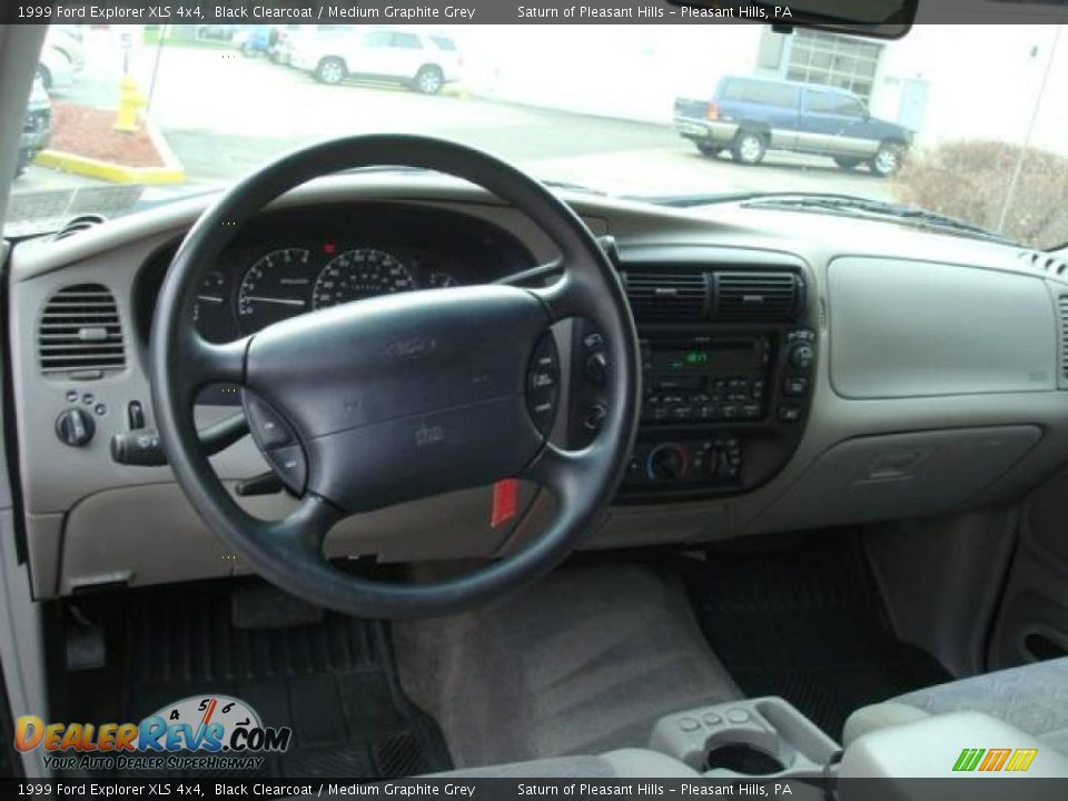 1999 Ford Explorer XLS 4x4 Black Clearcoat / Medium Graphite Grey Photo #10