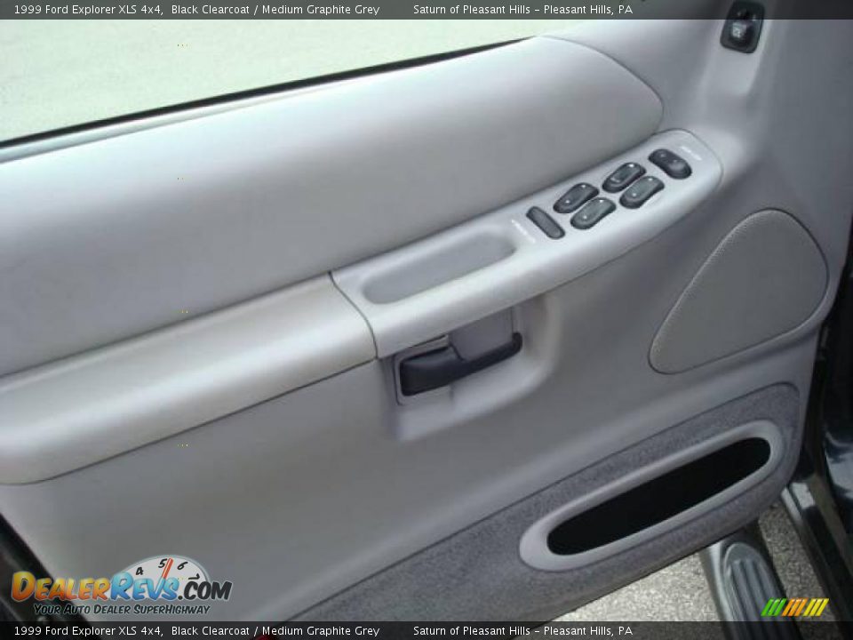 1999 Ford Explorer XLS 4x4 Black Clearcoat / Medium Graphite Grey Photo #11