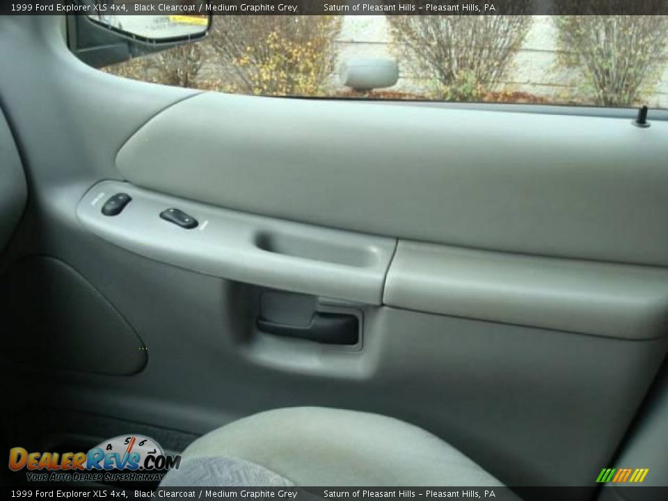 1999 Ford Explorer XLS 4x4 Black Clearcoat / Medium Graphite Grey Photo #12