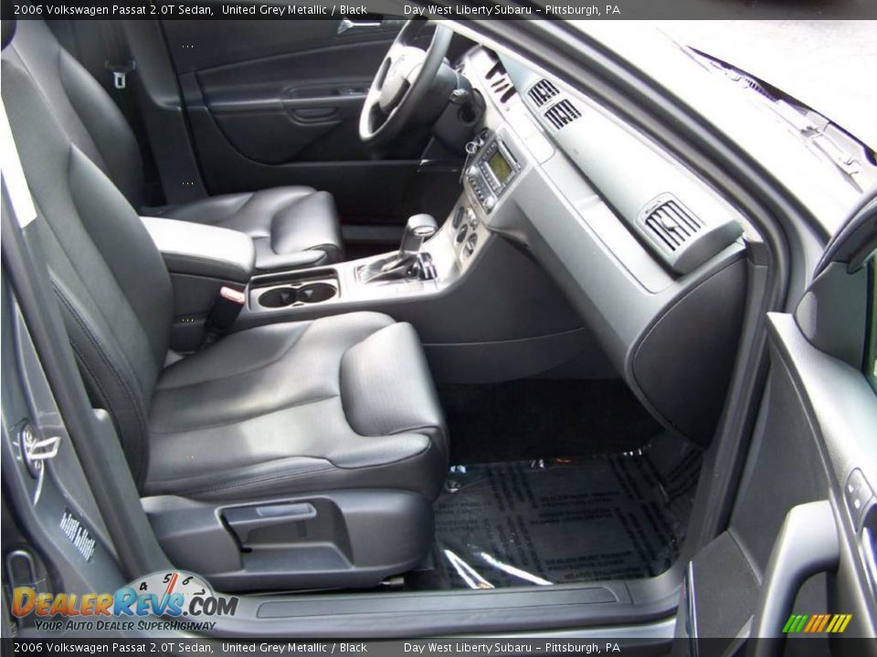 2006 Volkswagen Passat 2.0T Sedan United Grey Metallic / Black Photo #16