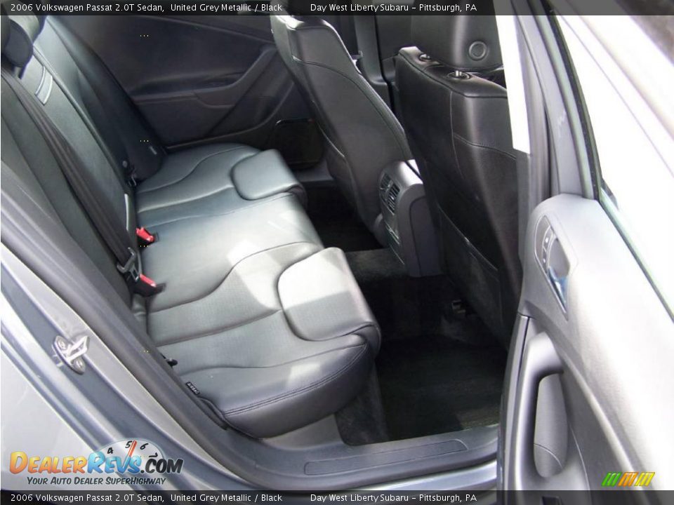 2006 Volkswagen Passat 2.0T Sedan United Grey Metallic / Black Photo #17