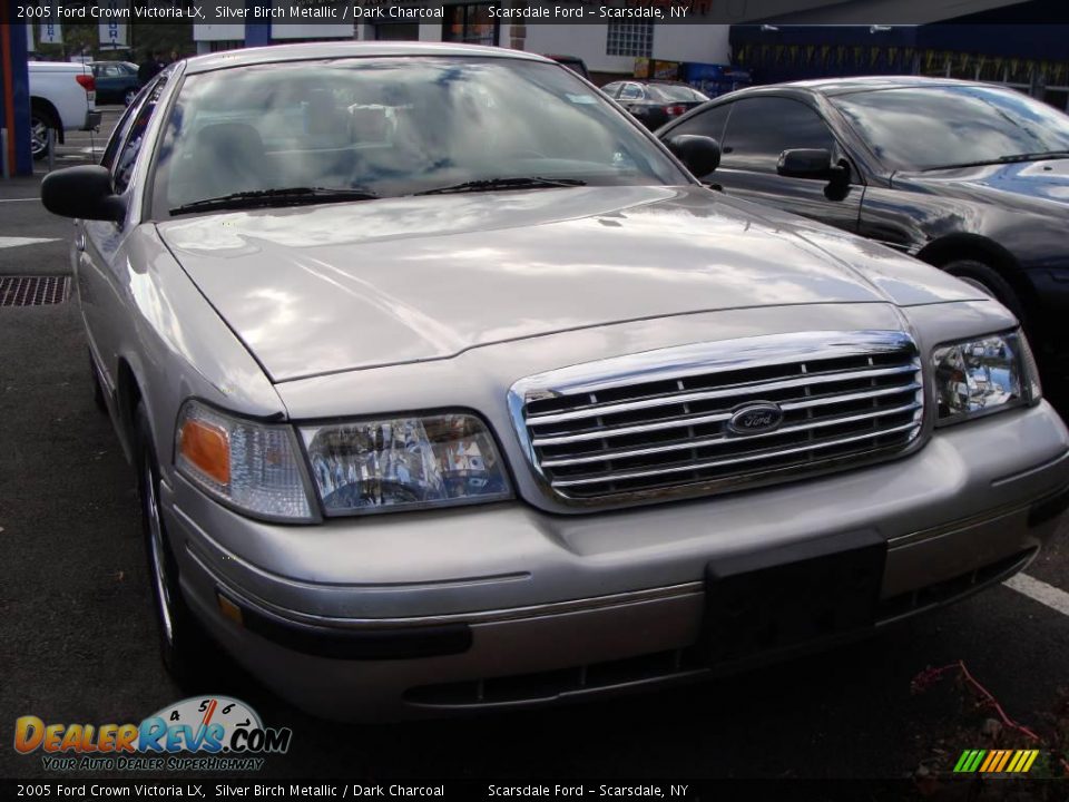 2005 Ford Crown Victoria LX Silver Birch Metallic / Dark Charcoal Photo #3