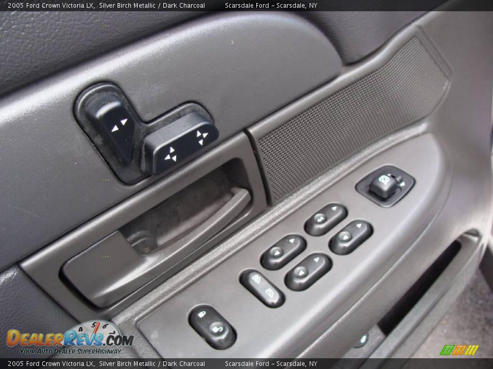 2005 Ford Crown Victoria LX Silver Birch Metallic / Dark Charcoal Photo #12