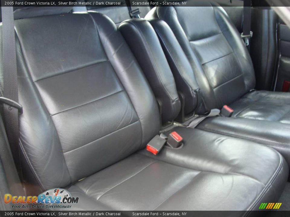 2005 Ford Crown Victoria LX Silver Birch Metallic / Dark Charcoal Photo #16