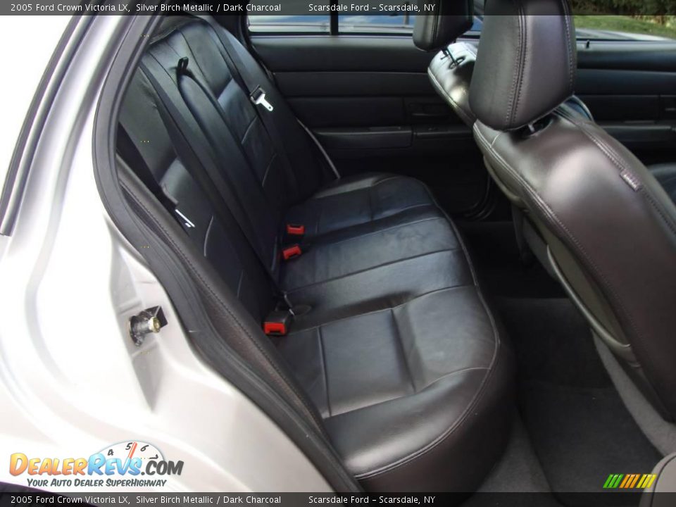 2005 Ford Crown Victoria LX Silver Birch Metallic / Dark Charcoal Photo #17