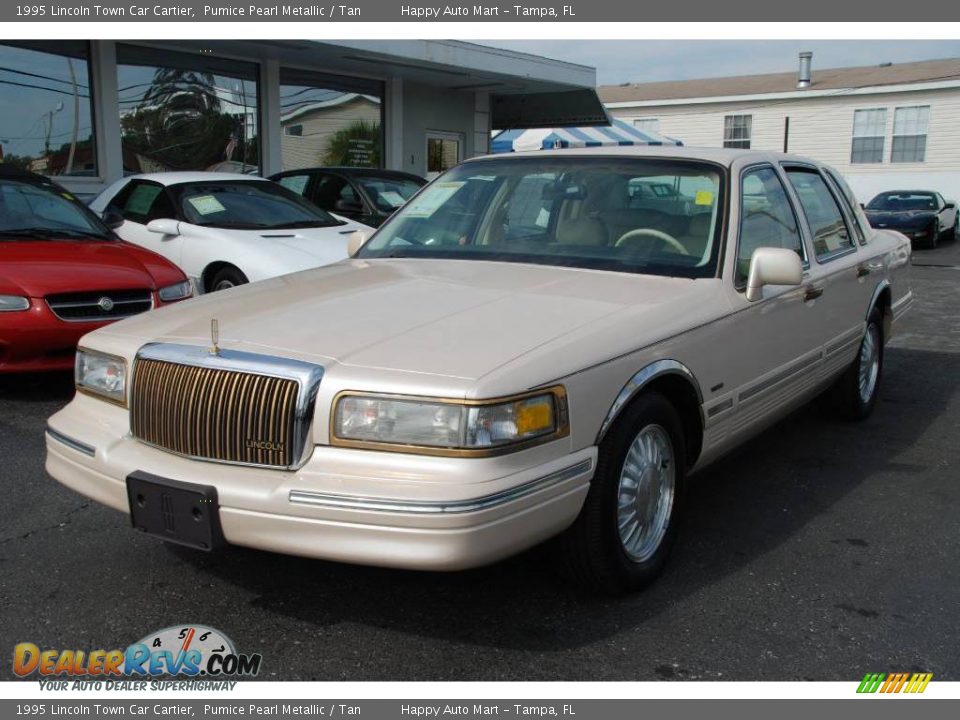 1995 Lincoln Town Car Cartier Pumice Pearl Metallic / Tan Photo #2