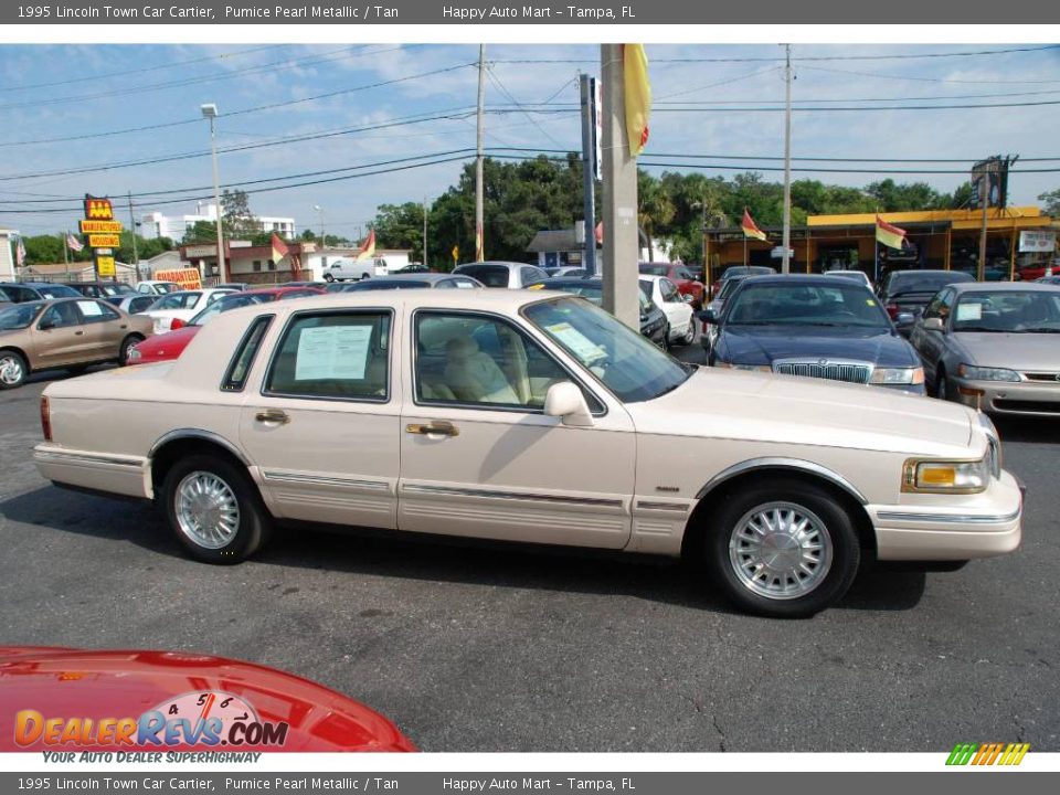 1995 Lincoln Town Car Cartier Pumice Pearl Metallic / Tan Photo #6