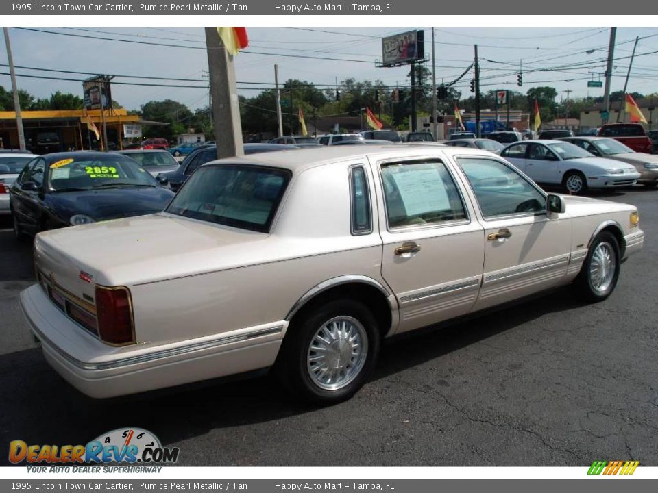 1995 Lincoln Town Car Cartier Pumice Pearl Metallic / Tan Photo #7