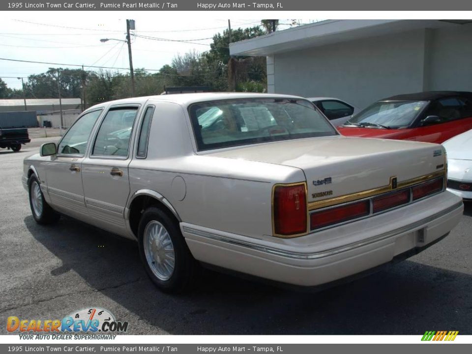 1995 Lincoln Town Car Cartier Pumice Pearl Metallic / Tan Photo #10